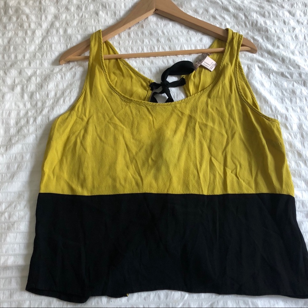 Color Blocked Top w/ Bow Tie Back
